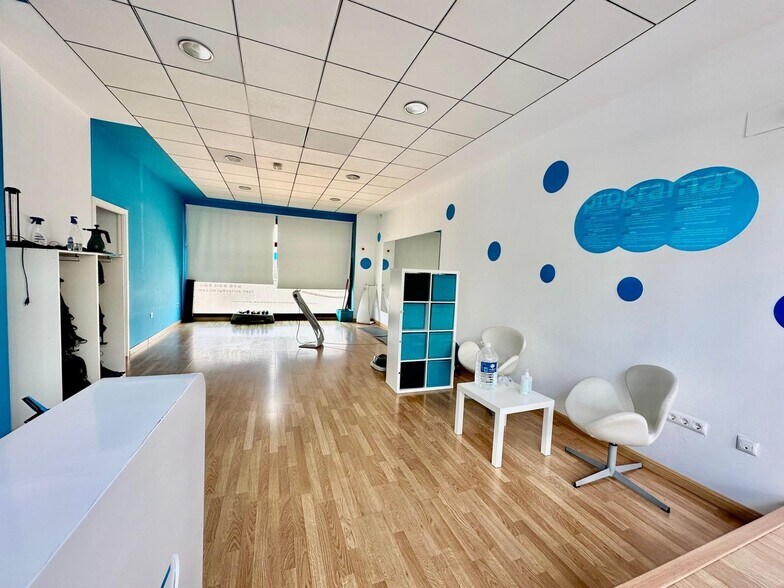 Retail in Cáceres, Cáceres for sale - Building Photo - Image 3 of 11