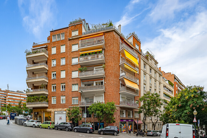 Retail in Barcelona, BAR for rent - Building Photo - Image 2 of 2