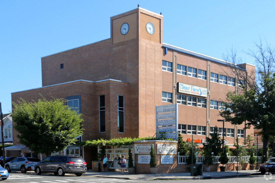 208-01 Northern Blvd, Bayside, NY for sale - Primary Photo - Image 1 of 1