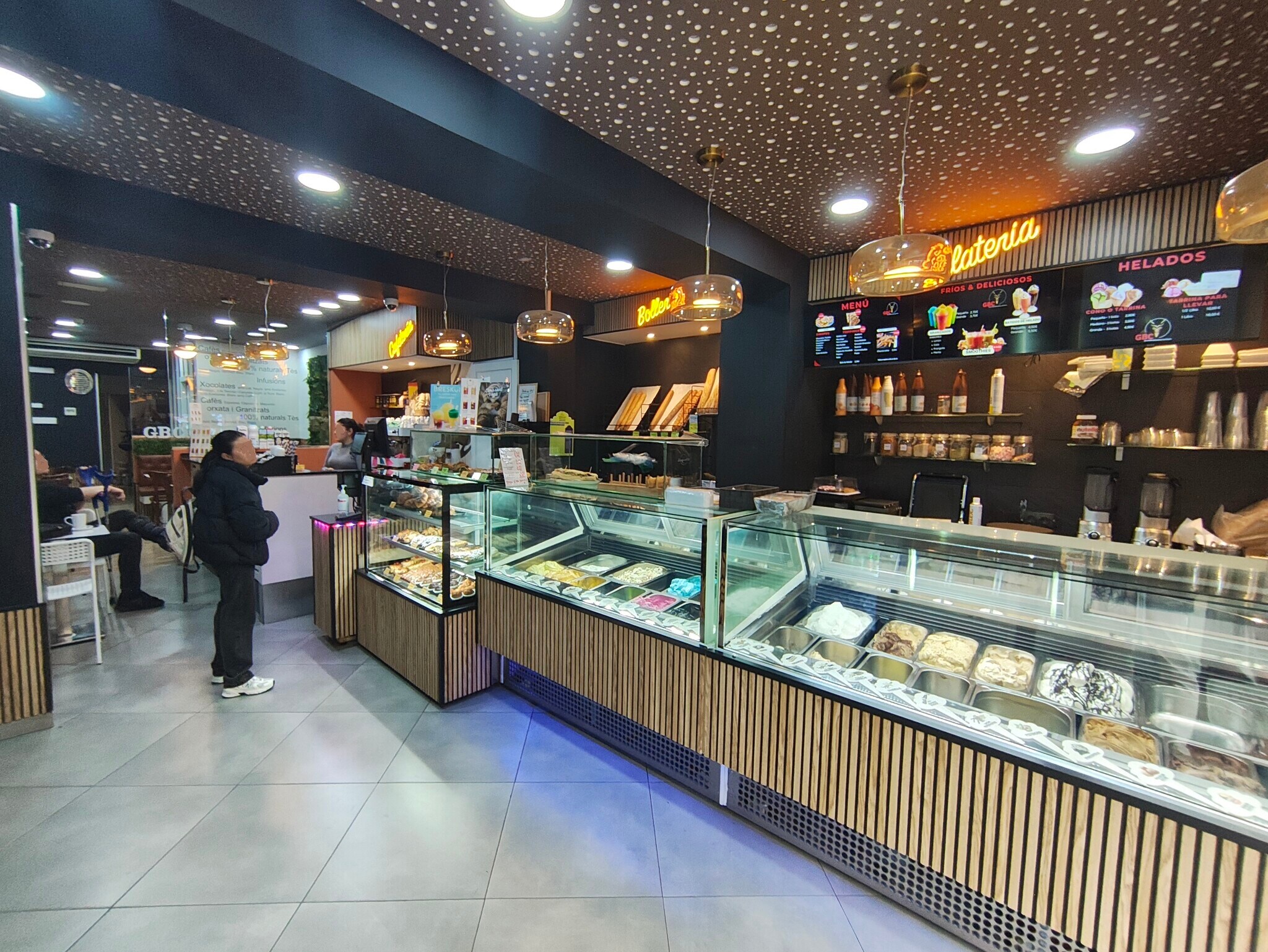 Retail in Barcelona, Barcelona to rent Interior Photo- Image 1 of 10