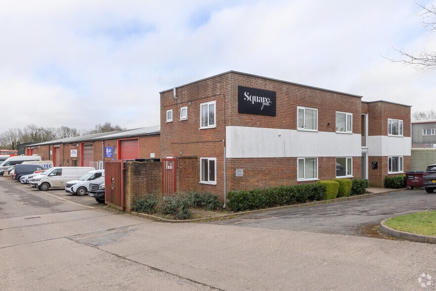 Royal Oak Way North, Daventry for sale - Primary Photo - Image 1 of 1