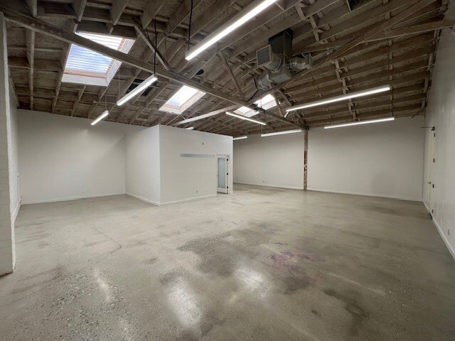 9520 W Jefferson Blvd, Culver City, CA for rent - Building Photo - Image 3 of 9