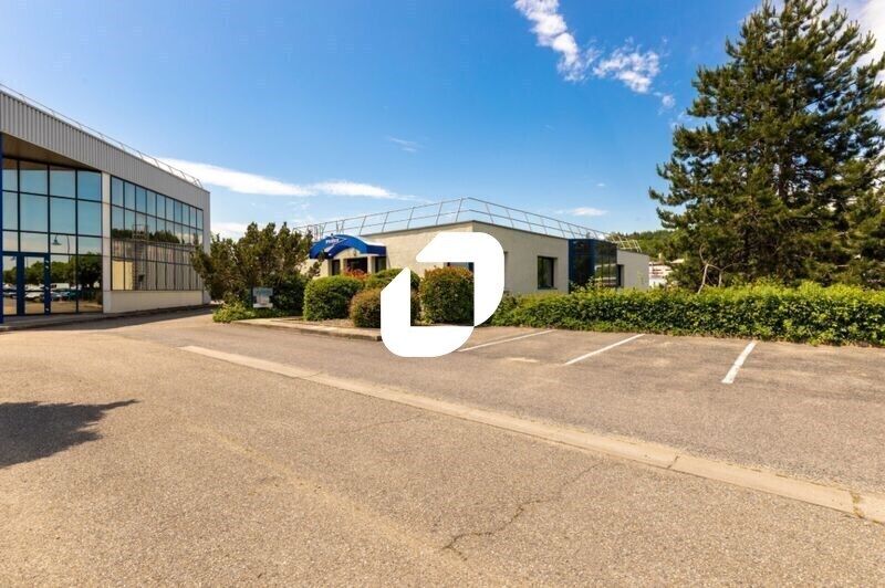 Office in Saint-Genis-Laval to rent - Building Photo - Image 2 of 7