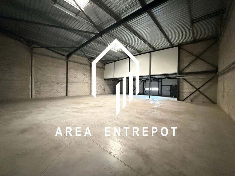 Light Industrial in Aix-en-Provence to rent - Interior Photo - Image 3 of 7
