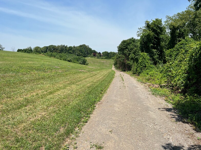 312 Vance Dr, Burgettstown, PA for sale - Primary Photo - Image 1 of 23