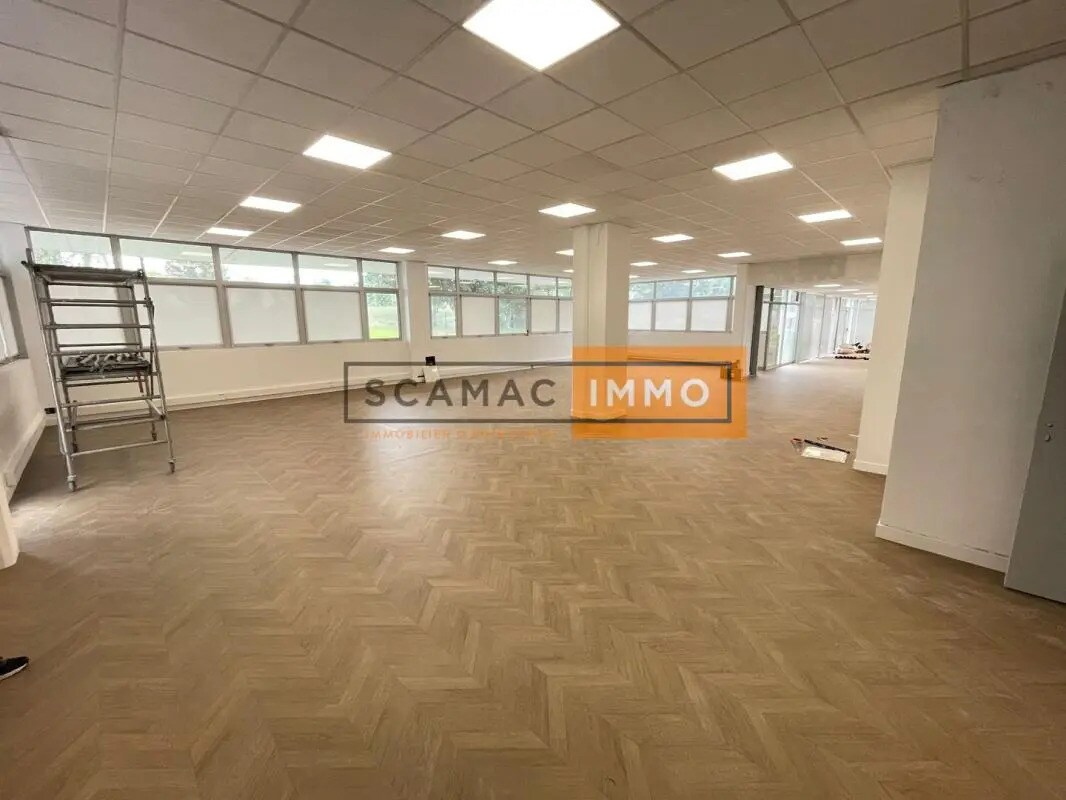 Office in Osny to rent Interior Photo- Image 1 of 6