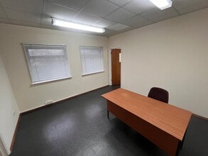 136B Commercial Rd, Paddock Wood to rent Interior Photo- Image 1 of 2