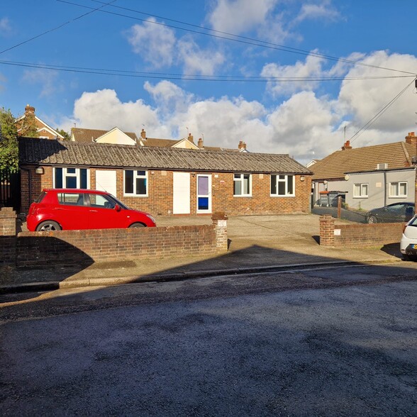 Drayton Rd, Tonbridge for rent - Primary Photo - Image 1 of 1