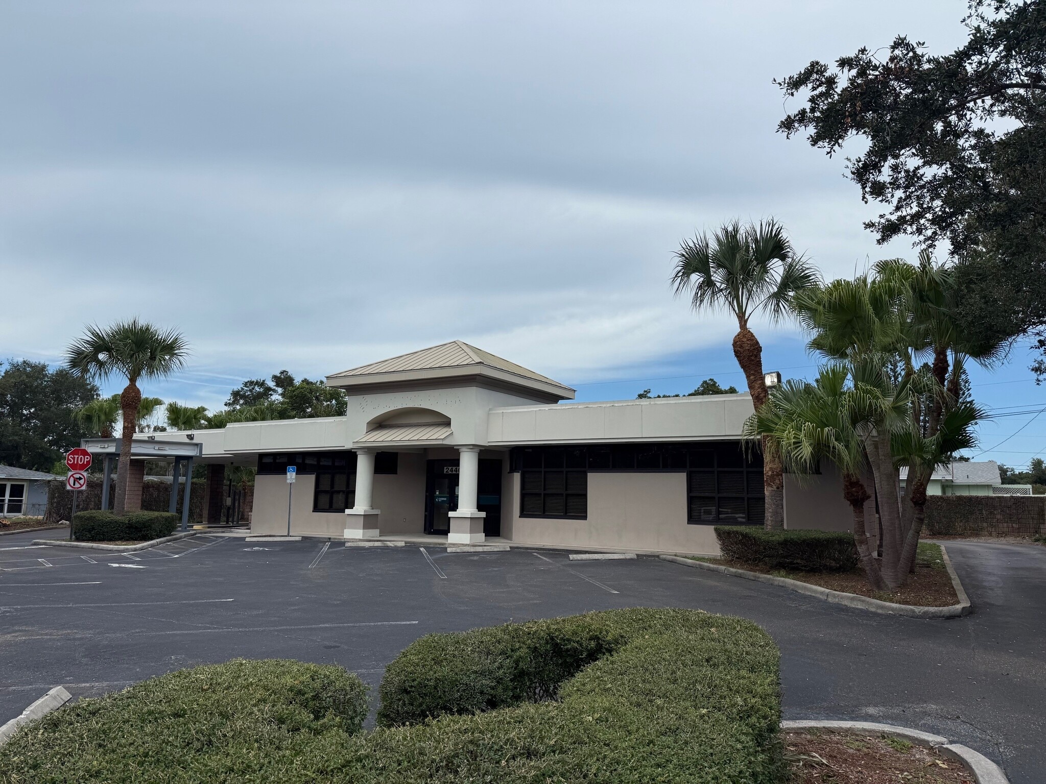 2440 Sunset Point Rd, Clearwater, FL to rent Building Photo- Image 1 of 21