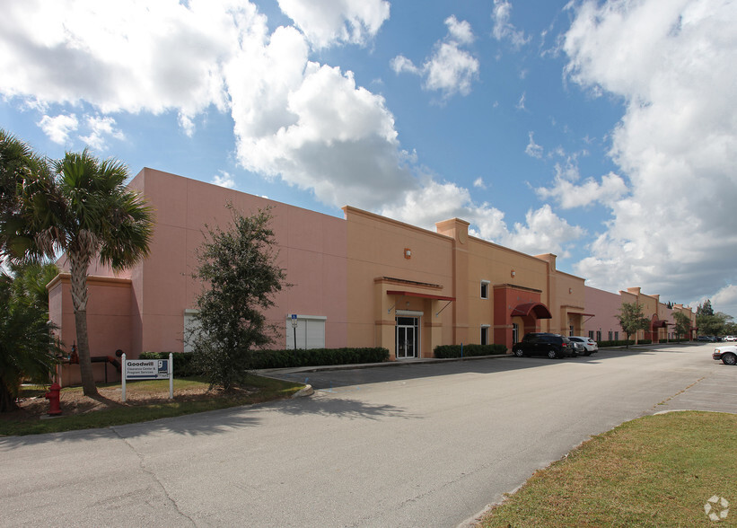 801-821 S Kings Hwy, Fort Pierce, FL for rent - Building Photo - Image 1 of 9