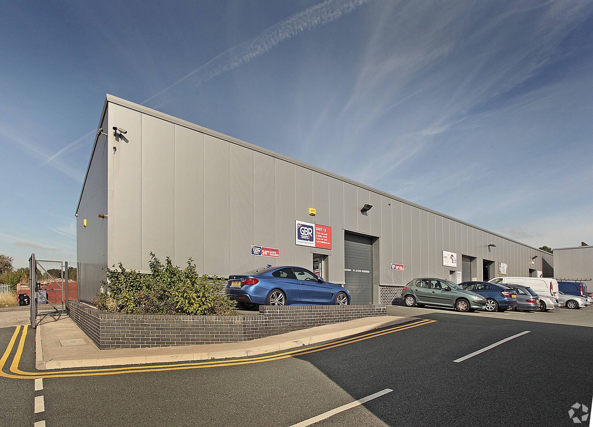 Broadway, Hyde for sale Primary Photo- Image 1 of 1