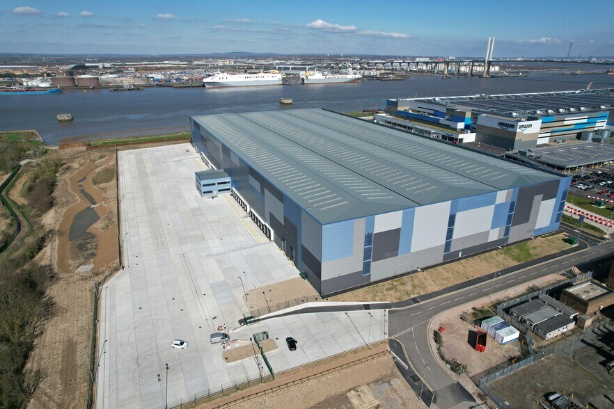 350 The Power House, Dartford to rent - Building Photo - Image 3 of 12