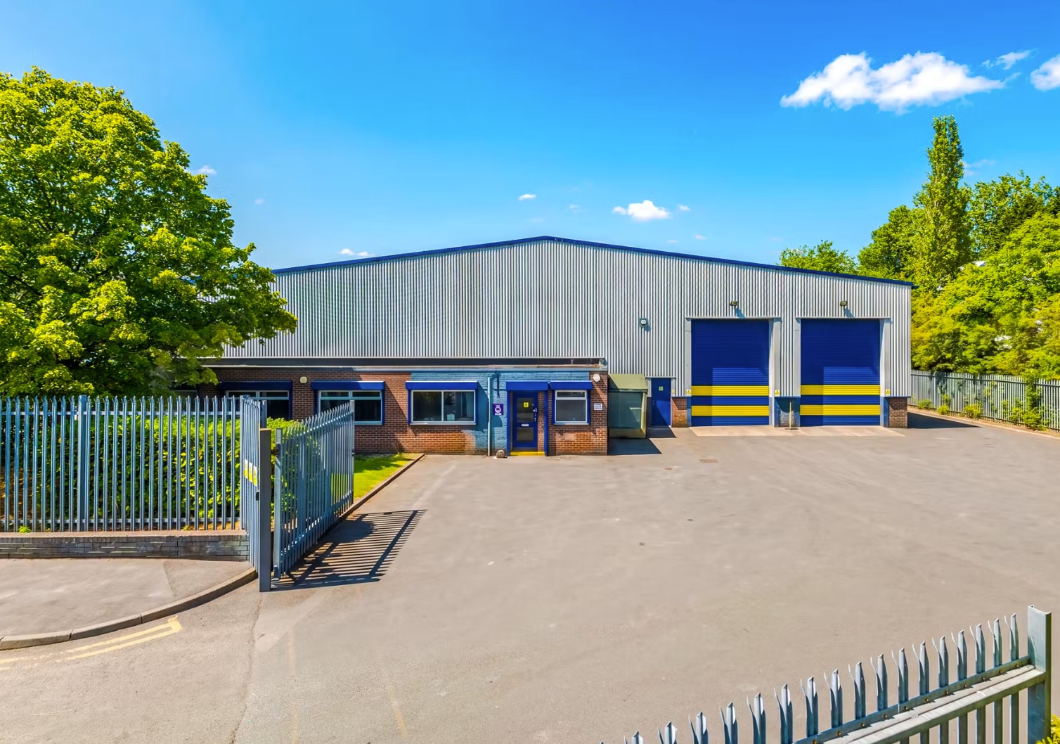 Ennis Clos, Manchester to rent Primary Photo- Image 1 of 13