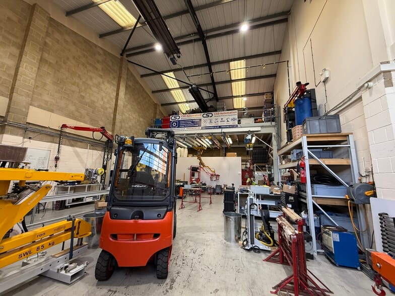 25 Letchworth Business Park, Letchworth Garden City to rent - Building Photo - Image 3 of 5