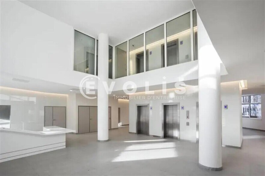 Office in Noisy-le-Grand to rent - Lobby - Image 2 of 10