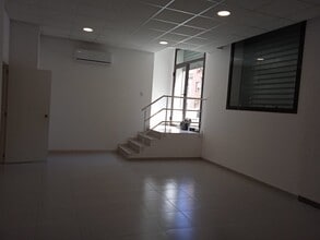 Office / Retail in Sant Andreu de la Barca, Barcelona to rent Interior Photo- Image 1 of 13