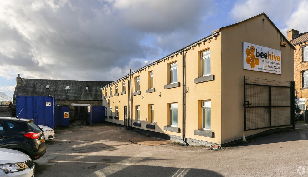 225-229 Longwood Rd, Huddersfield to rent - Primary Photo - Image 1 of 3