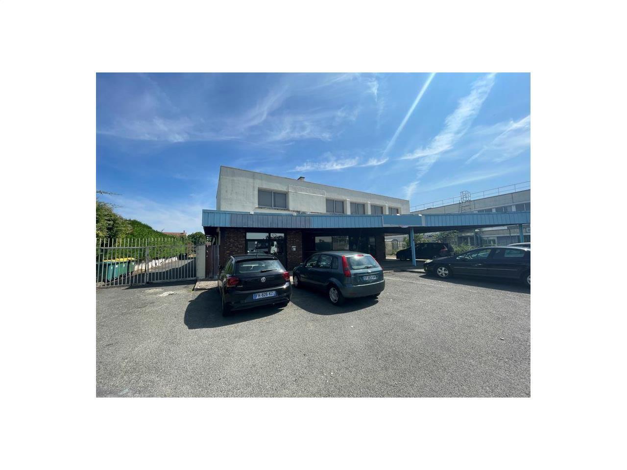 Light Industrial in Brétigny-sur-Orge for sale Building Photo- Image 1 of 13