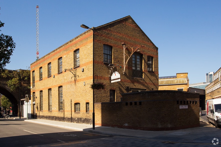 65 Glasshill St, London to rent - Building Photo - Image 3 of 3