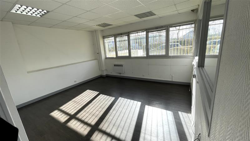 Light Industrial in Collégien to rent - Interior Photo - Image 3 of 7