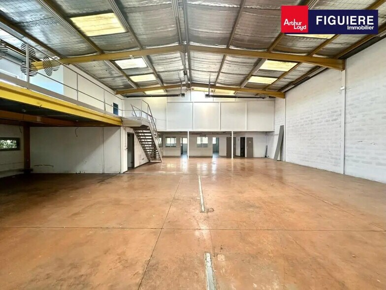 Light Industrial in Vitrolles to rent - Interior Photo - Image 2 of 14