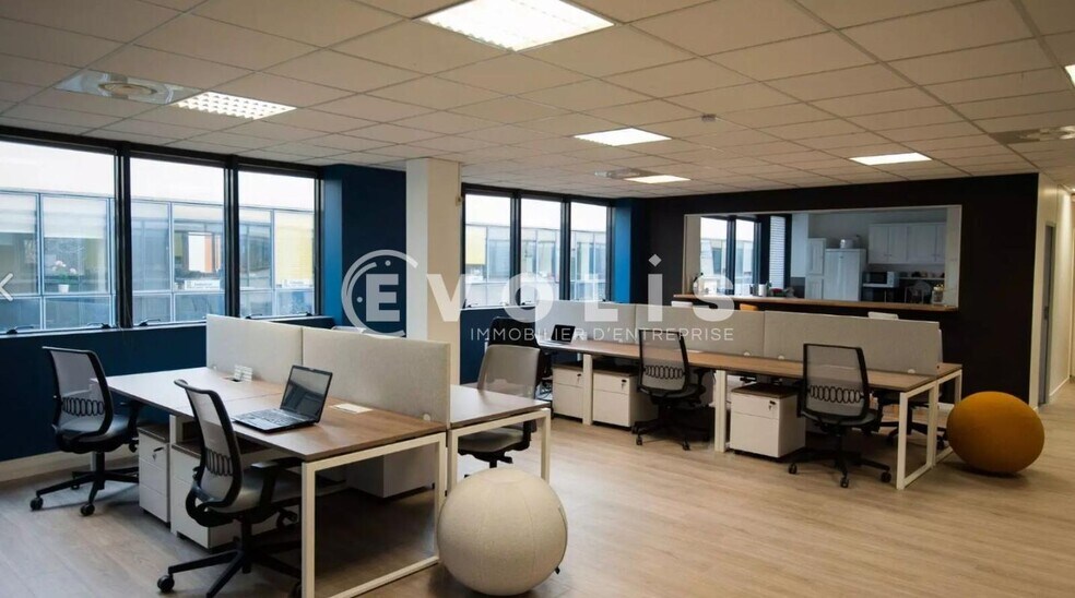 Office in Vanves to rent - Interior Photo - Image 1 of 7