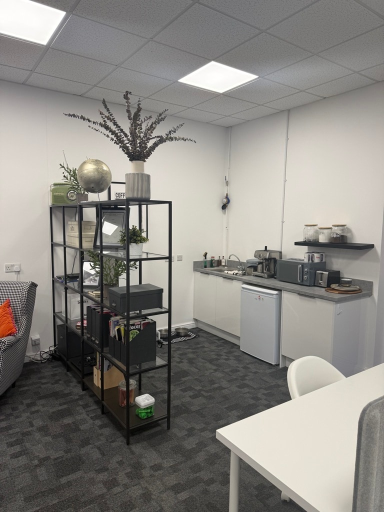 Doncaster Road, Doncaster to rent Interior Photo- Image 1 of 4