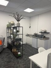 Doncaster Road, Doncaster to rent Interior Photo- Image 1 of 4