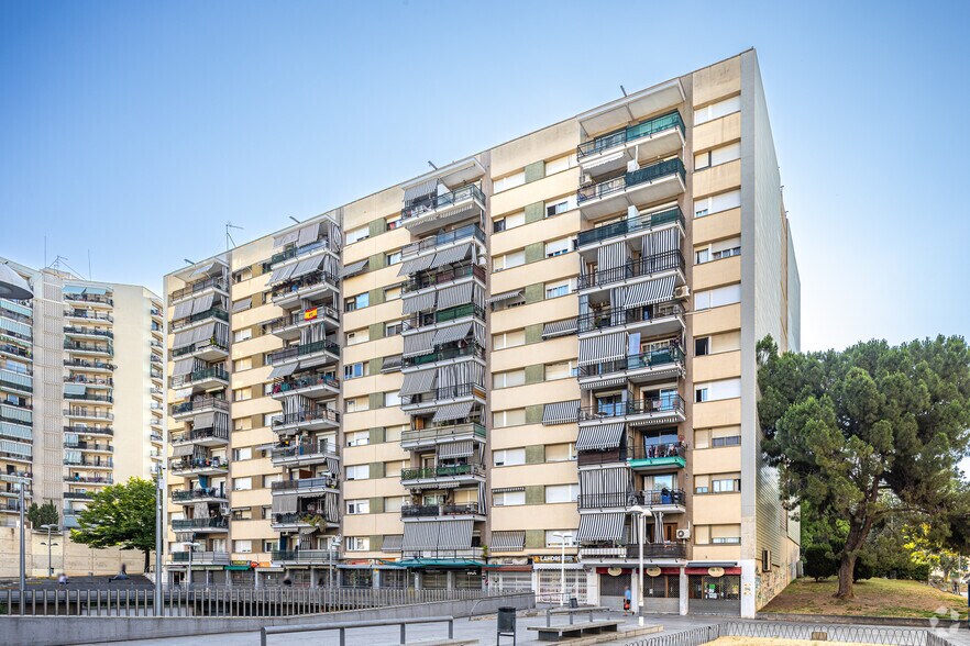 Retail in Rubí, Barcelona to rent - Primary Photo - Image 1 of 5