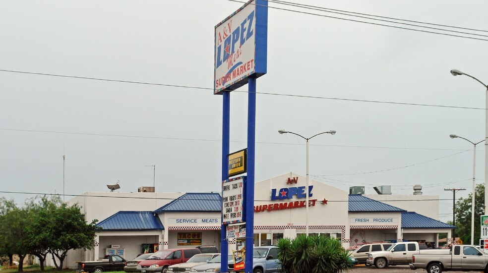 2814 International Blvd, Brownsville, TX for rent - Building Photo - Image 1 of 6