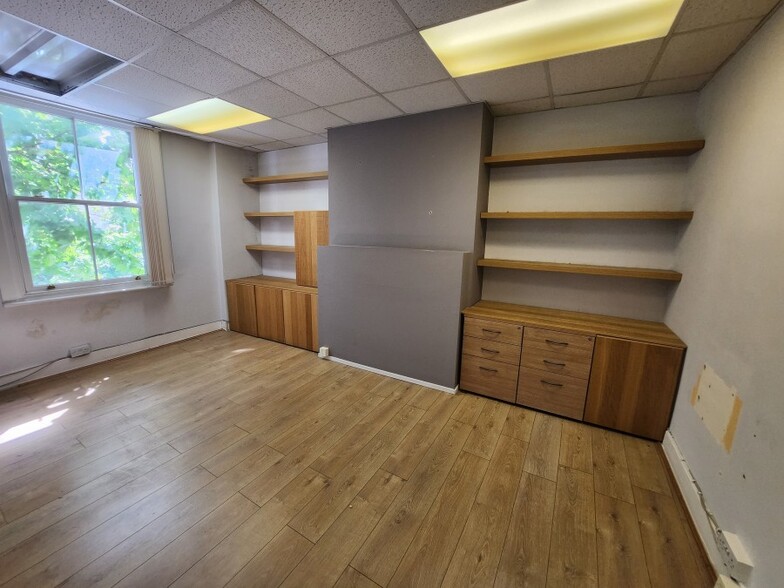 5 The Mall, London to rent - Interior Photo - Image 3 of 6
