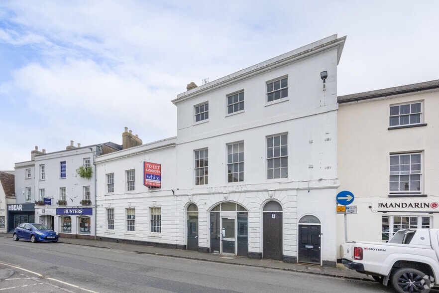 36 Market Sq, Bicester to rent - Building Photo - Image 2 of 15