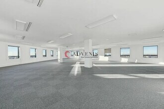 Office in Noisy-le-Grand to rent Building Photo- Image 2 of 4