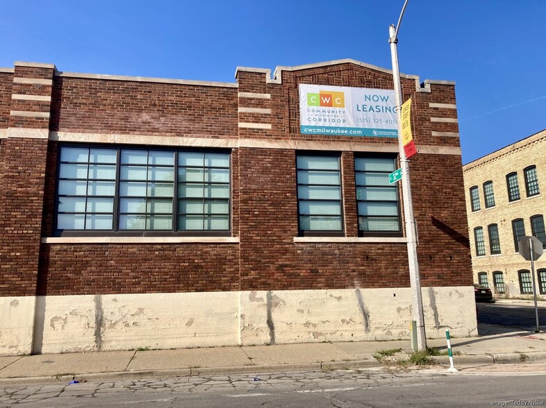 3212 W Center St, Milwaukee, WI for rent - Primary Photo - Image 1 of 1