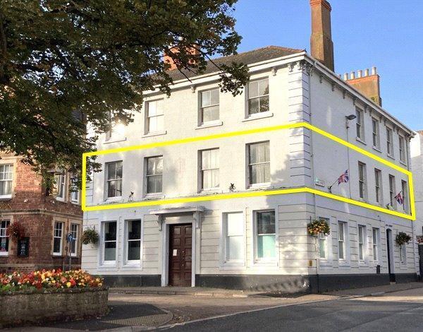 Wellington Sq, Minehead to rent Building Photo- Image 1 of 8