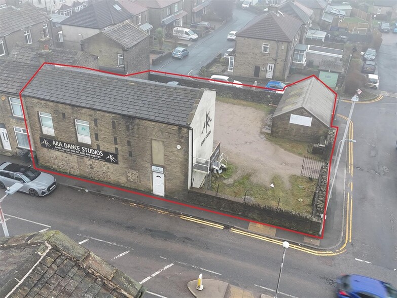 53 West End, Queensbury to rent - Primary Photo - Image 1 of 3