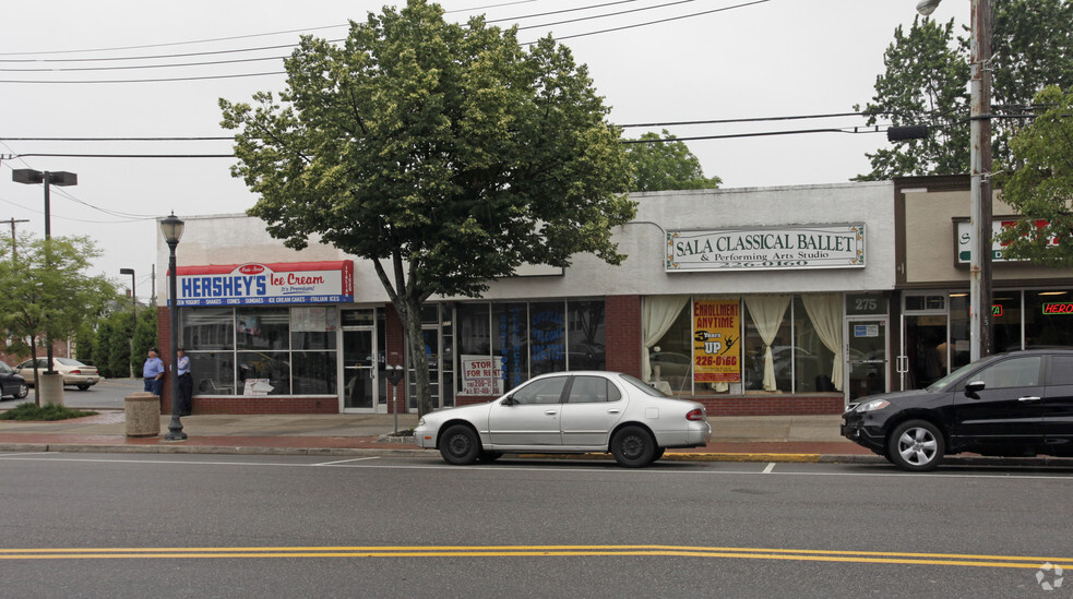 271-279 S Wellwood Ave, Lindenhurst, NY for rent - Building Photo - Image 3 of 7