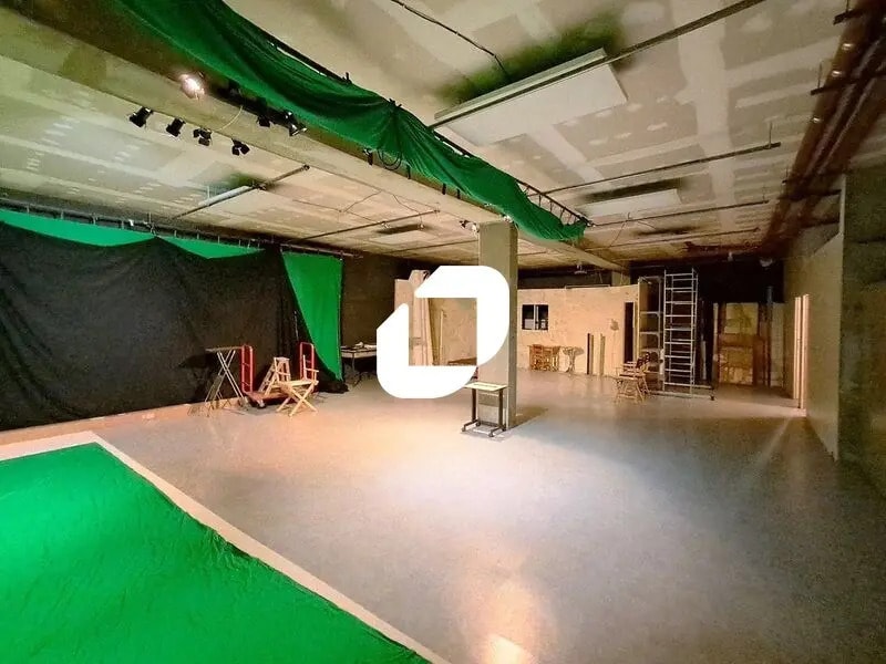 Light Industrial in Courbevoie for sale Interior Photo- Image 1 of 9