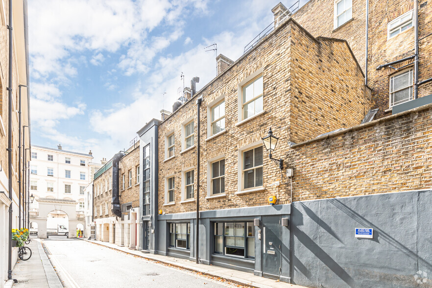 14 Stanhope Mews W, London for rent - Primary Photo - Image 1 of 4