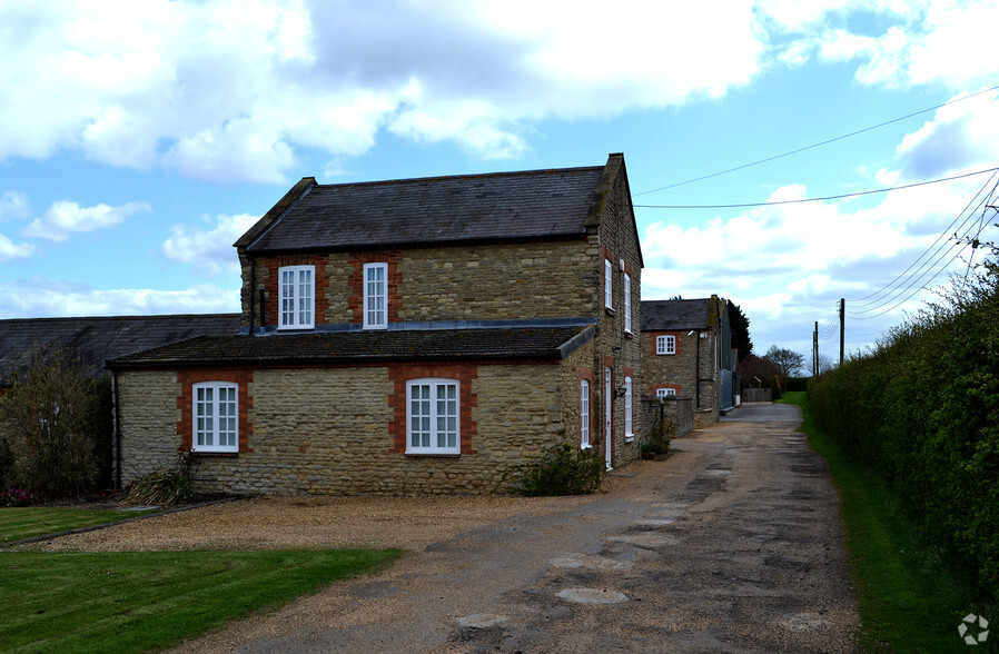 Irchester Rd, Wollaston for rent - Building Photo - Image 3 of 18