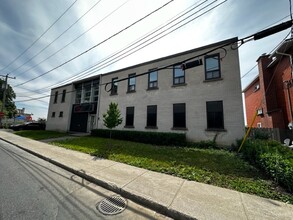 16 Prom Ronald, Montréal-Ouest, QC for rent Building Photo- Image 2 of 7