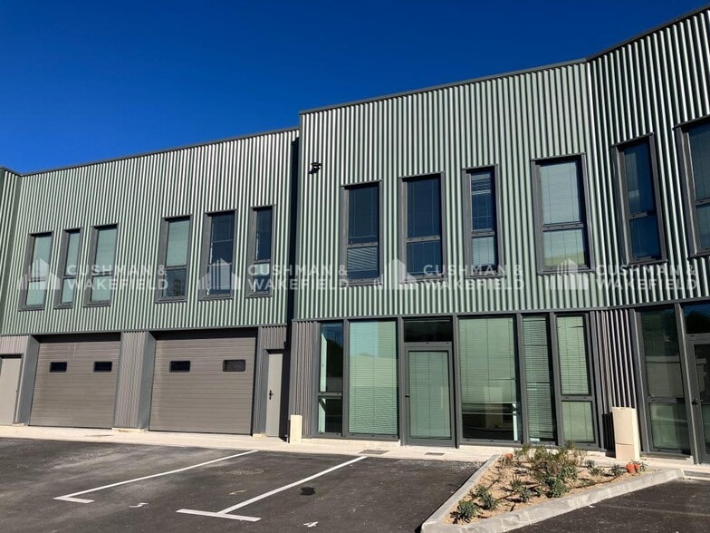 Light Industrial in Aubagne to rent - Building Photo - Image 3 of 15