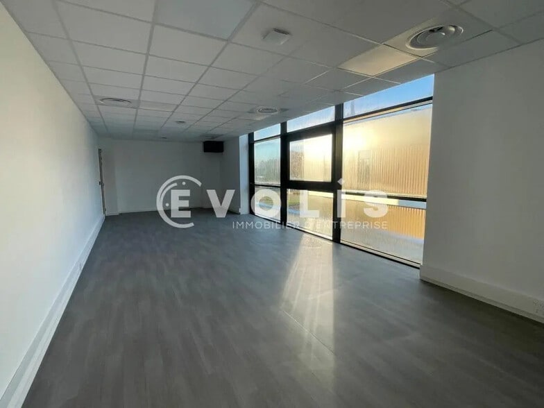 Light Industrial in Mérignac to rent - Interior Photo - Image 3 of 6