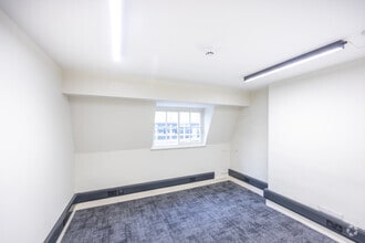 49-50 Queen Sq, Bristol to rent Interior Photo- Image 2 of 2