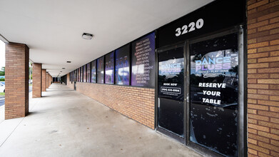 3236-3260 Davie Blvd, Fort Lauderdale, FL for rent Building Photo- Image 1 of 7