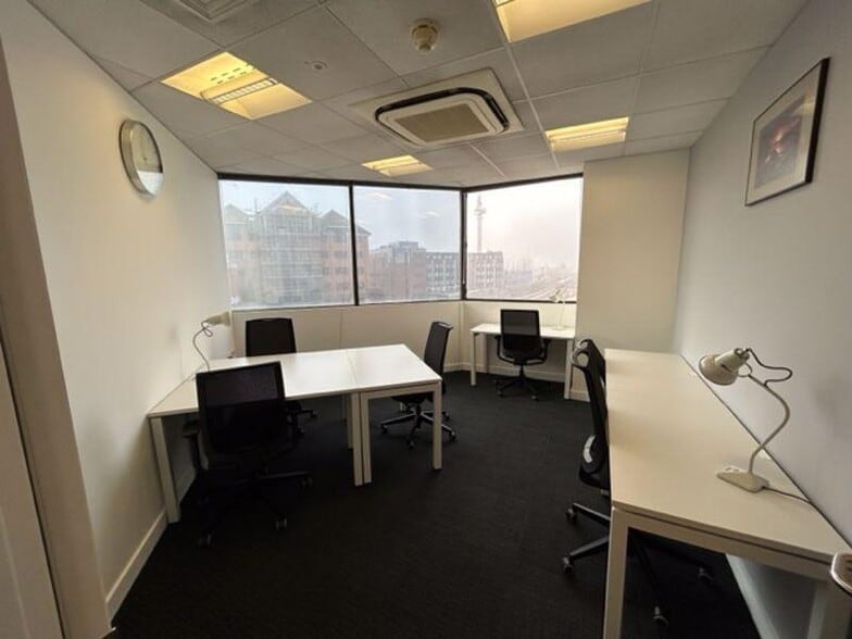 79 College Rd, Harrow to rent - Interior Photo - Image 2 of 17
