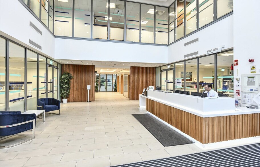 1 Bickenhill Ln, Birmingham to rent - Interior Photo - Image 2 of 7