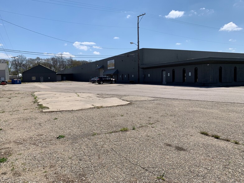 1631 W Bristol St, Elkhart, IN for sale - Building Photo - Image 2 of 14