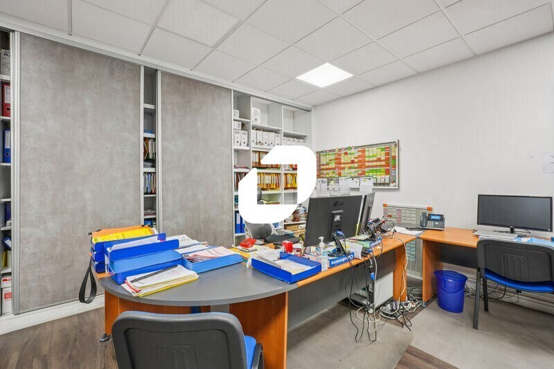 Office in Asnières-sur-Seine for sale - Building Photo - Image 2 of 11
