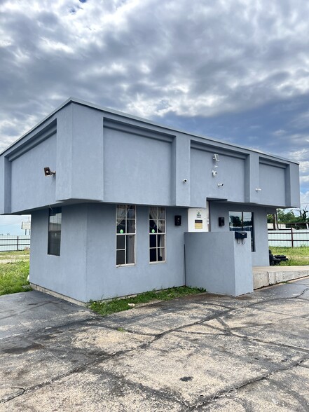 4840 NW 10th St, Oklahoma City, OK for rent - Primary Photo - Image 1 of 7